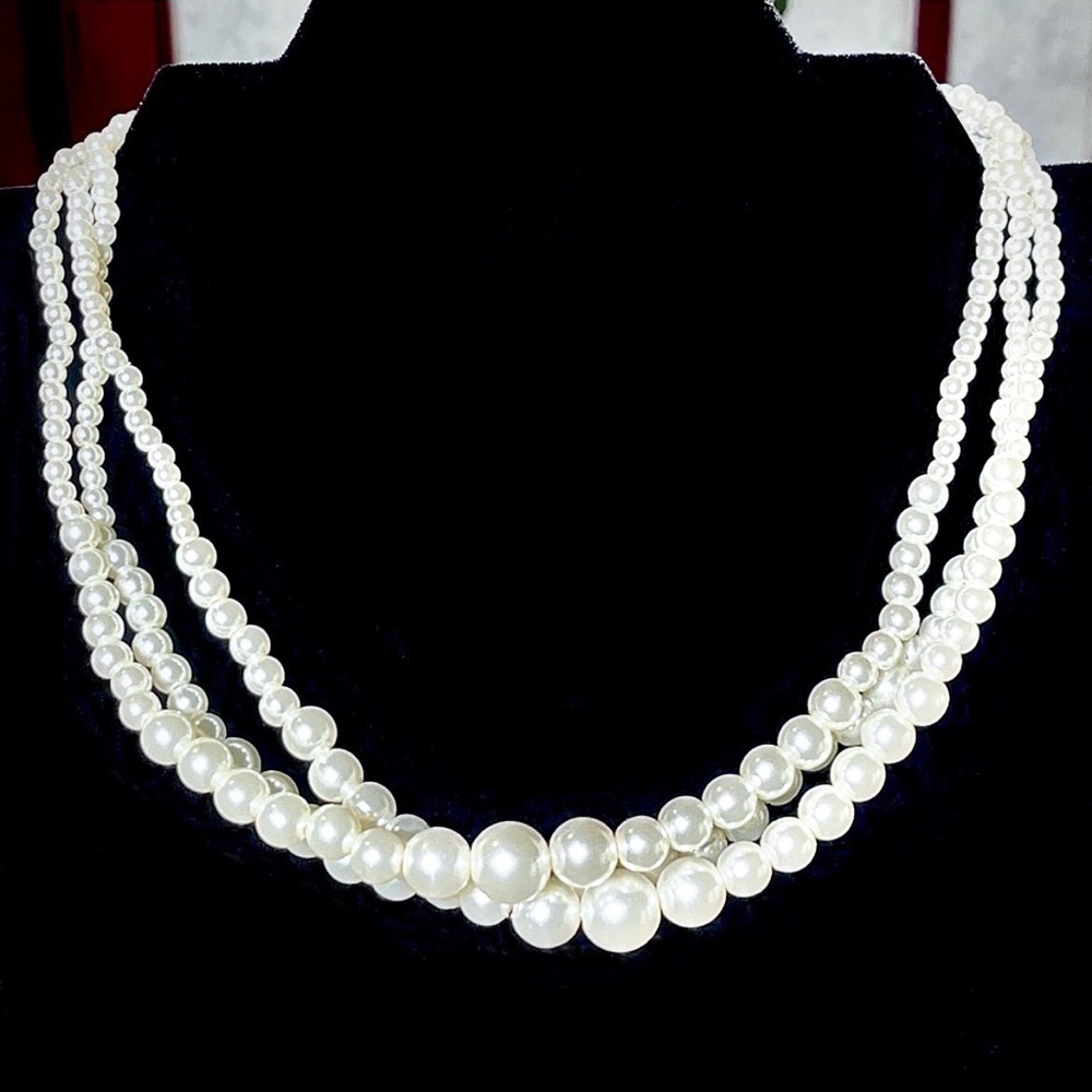 ☃️ Multi-Strand Pearl Necklace